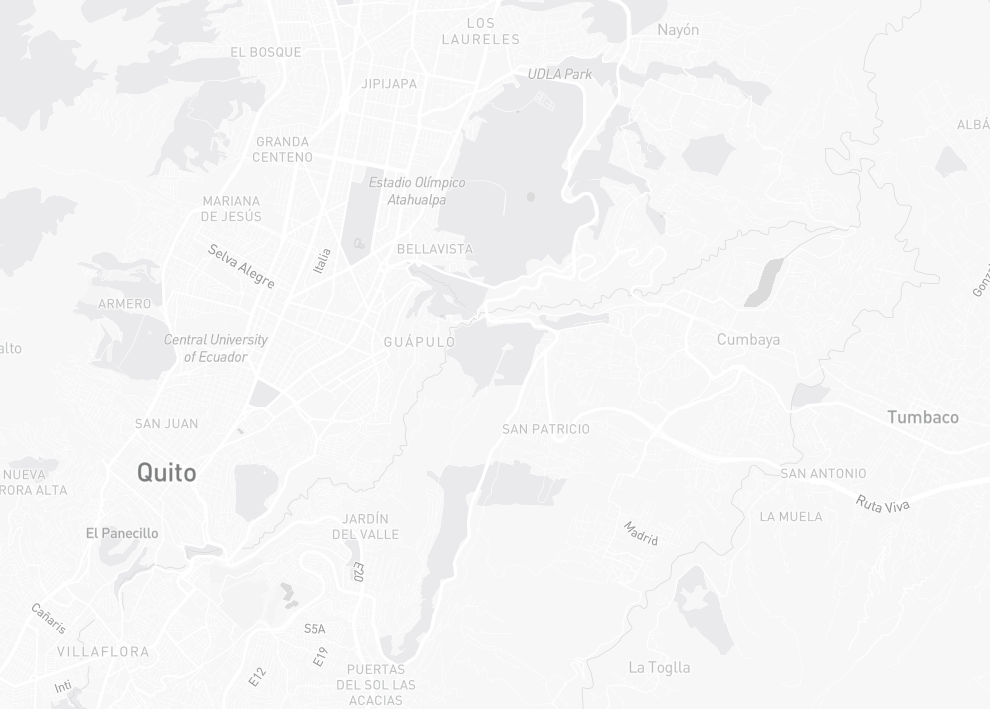 Mapa geoespacial de Quito y Cumbayá con puntos de audiencia y gradientes de densidad